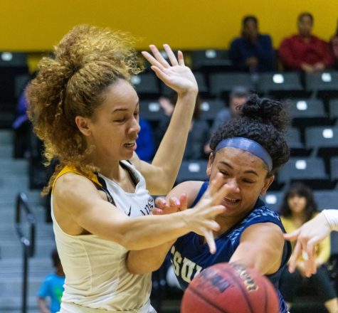 Women’s Basketball Rallies Back to Beat the Otters