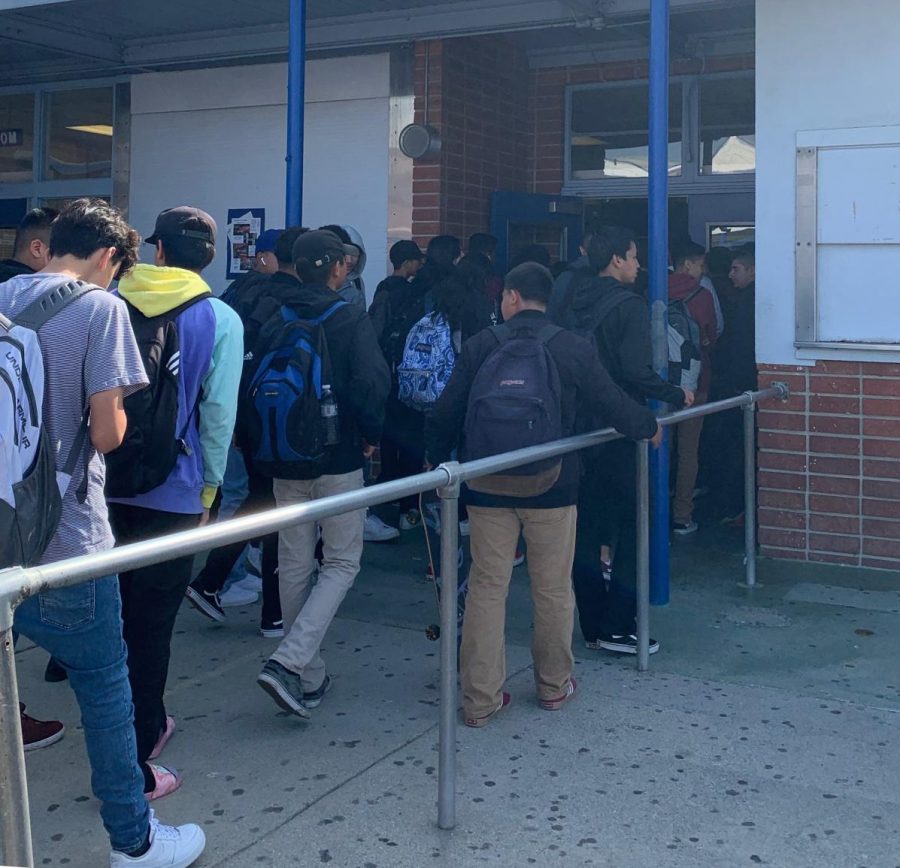 Students+waiting+in+line+to+get+their+lunch+at+El+Rancho+High+School.