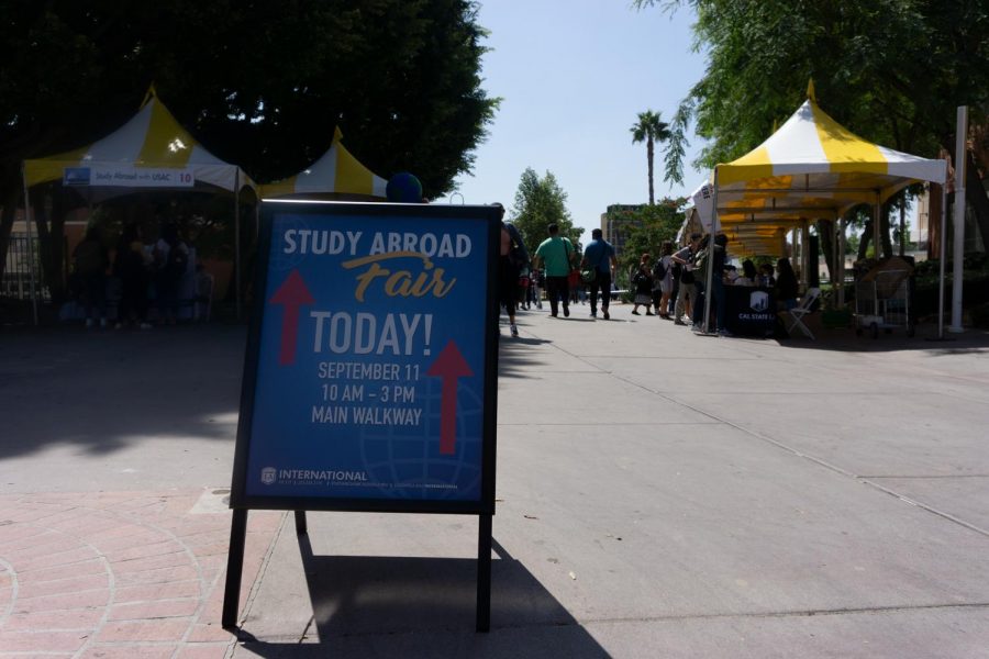 Sign+advertising+the+study+abroad+fair.
