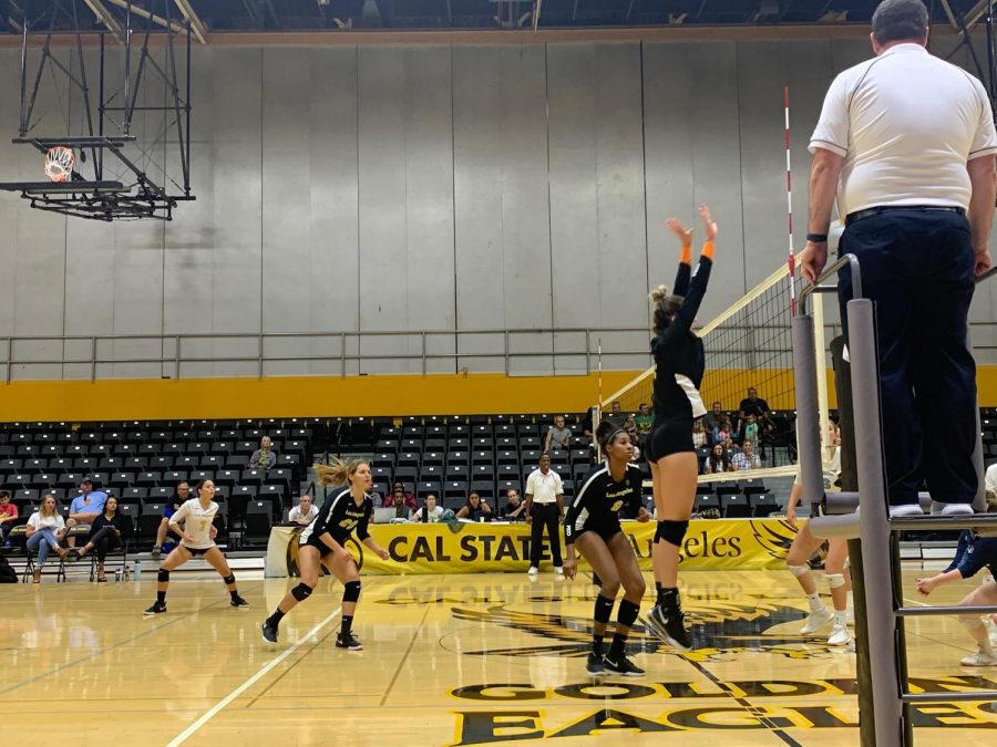 Cal+State+LA+womens+volleyball+scrapes+by+in+a+3-2+game+against+Sonoma+State.