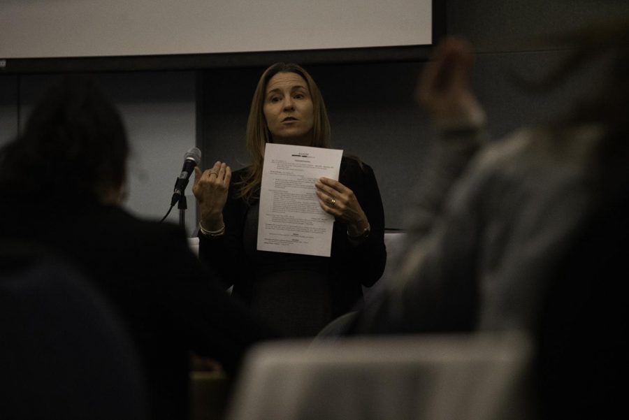Nina O’ Brien, the associate professor of Communication Studies and Management of Cal State LA, goes over a resume workshop at the Connect the Dots event.