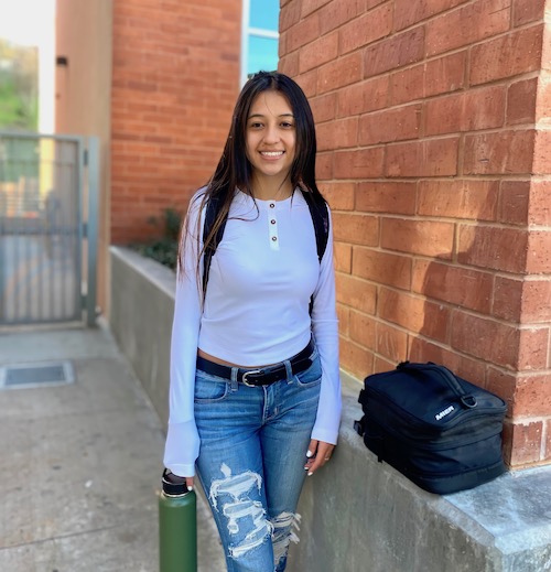 A photo of Judith Soto with a gray shirt, blue jeans and a backpack