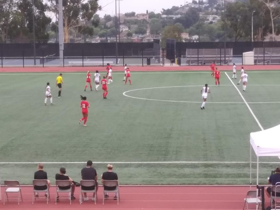 Action shot of Simon Fraser and Cal State LA starting the game.
