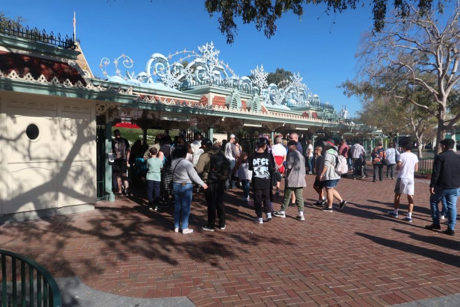 People swarming into the gates of a theme park entrance