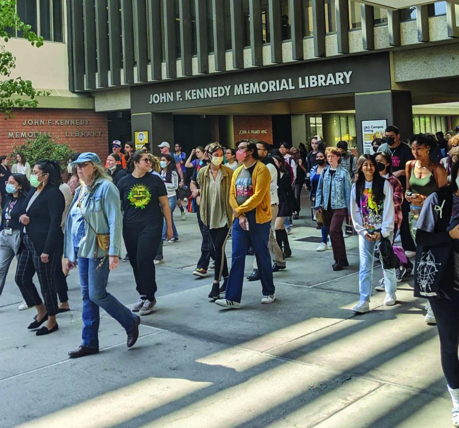 Cal State LA students walking in front of the John F. Kennedy Memorial Library. Photo by Anne To.