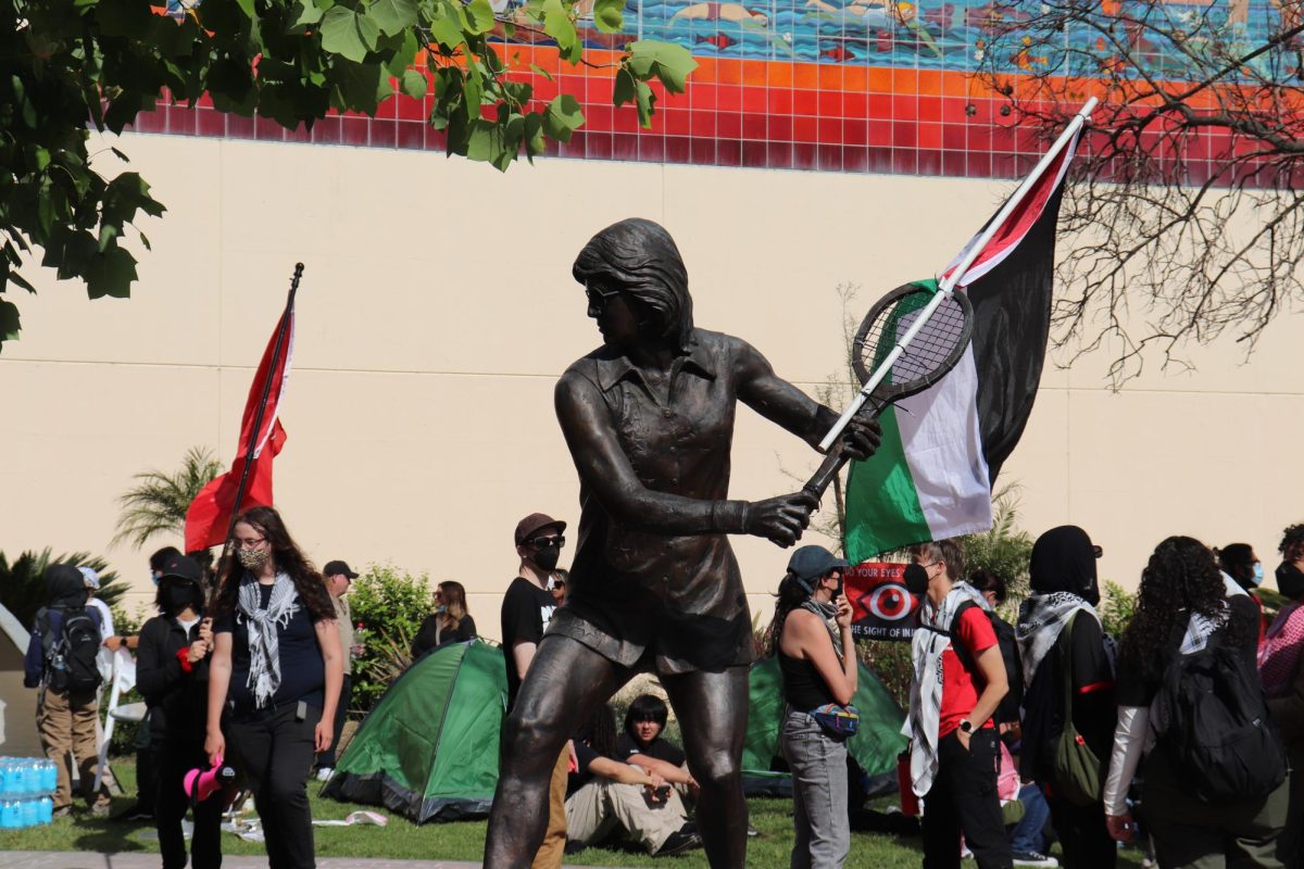 Palestinian flag zip-tied to the statue of tennis champion Billie Jean King on May 1.
