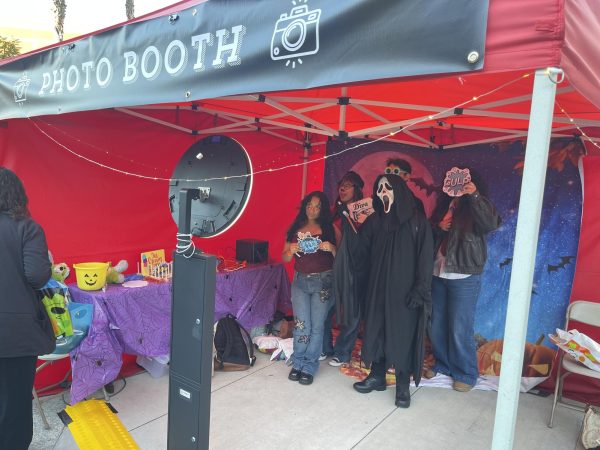 CSULA students use the photo booth at the event. 