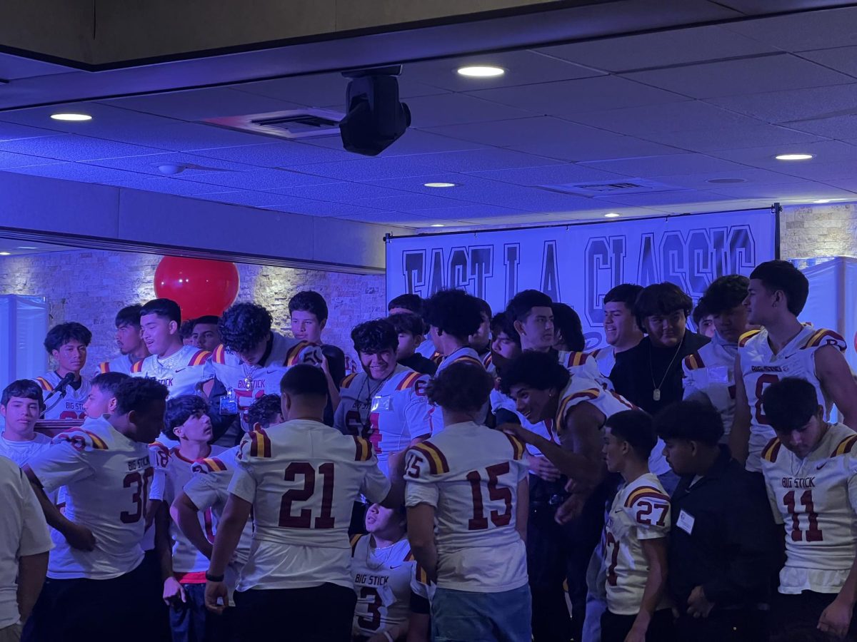 Players gather together for team photos. Photo by Cynthia Harbott.