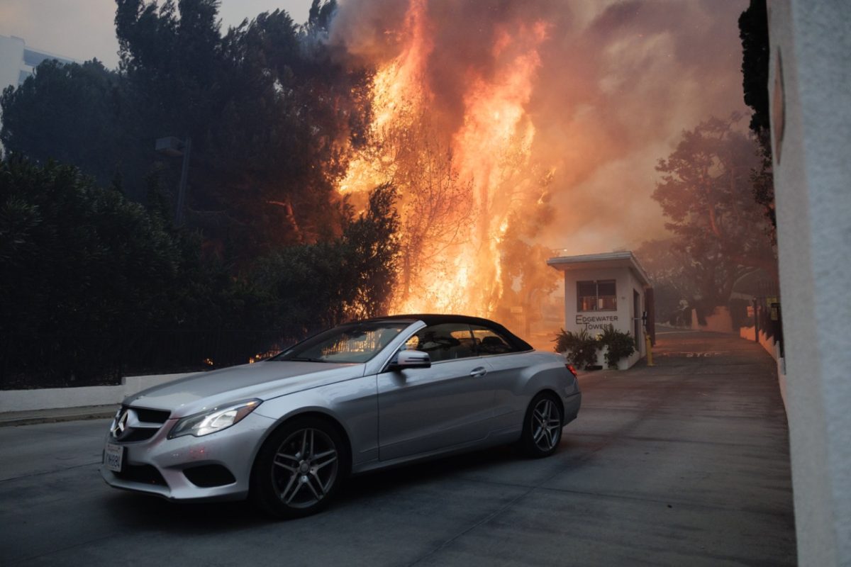 CA: Palisades Fire Continues to Threaten Homes
