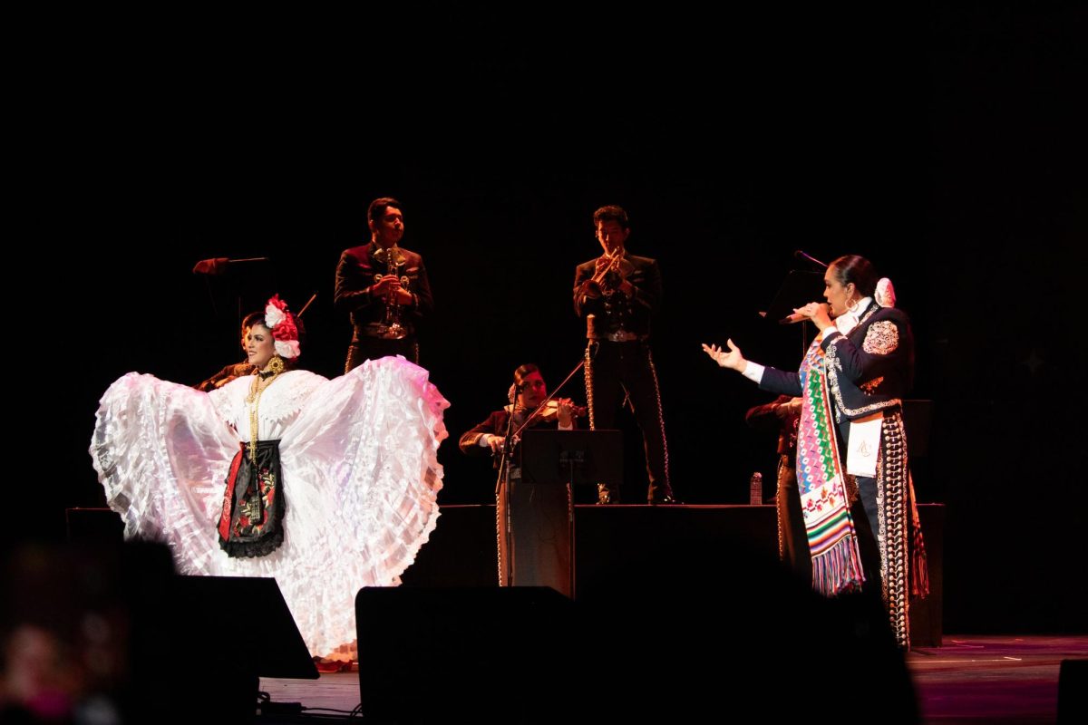 Folklórico dancers accompanied Cuevas and the mariachi on stage.